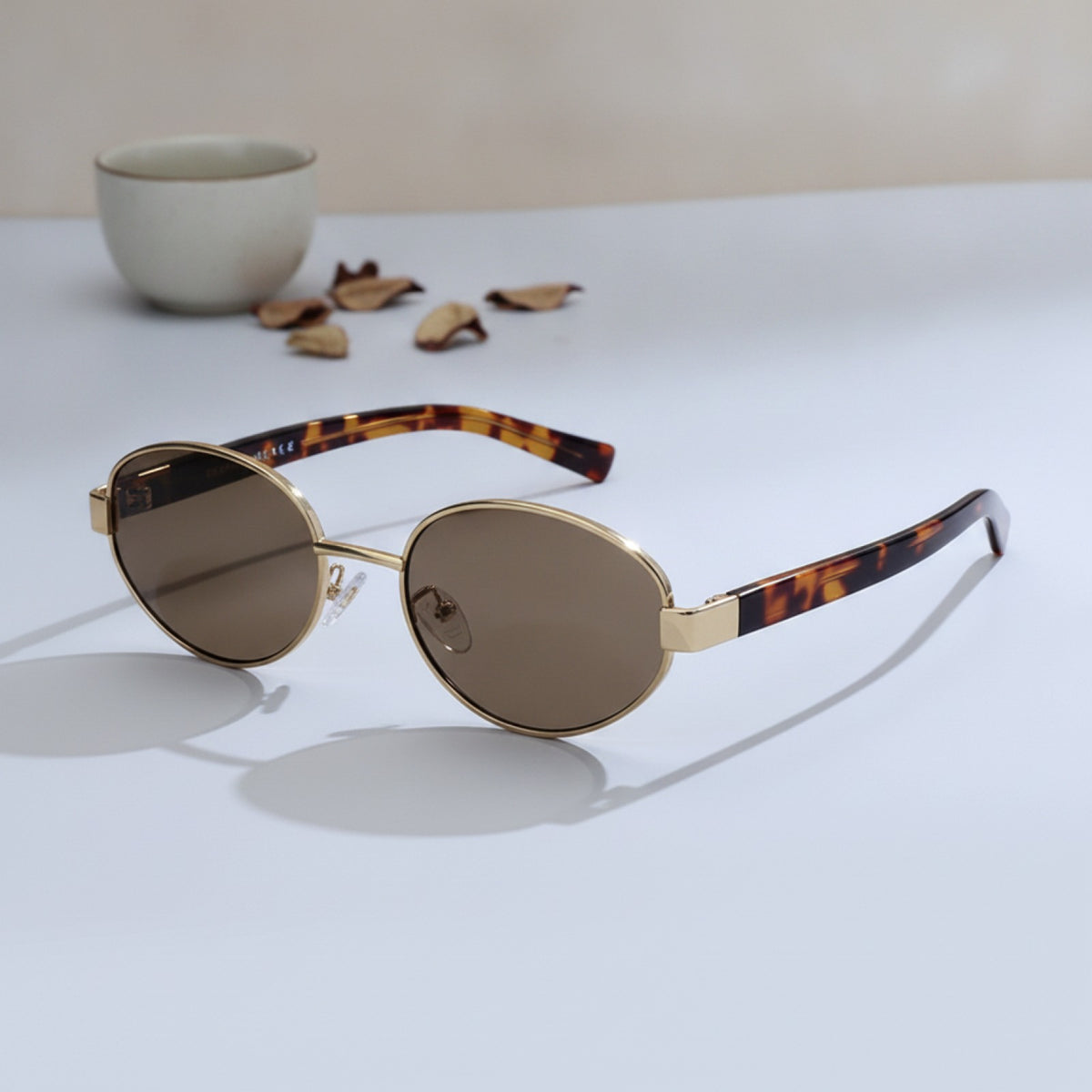 Lunettes De Soleil Vintage Ovale Et Luxe - Monture Métal & Verres  Doré