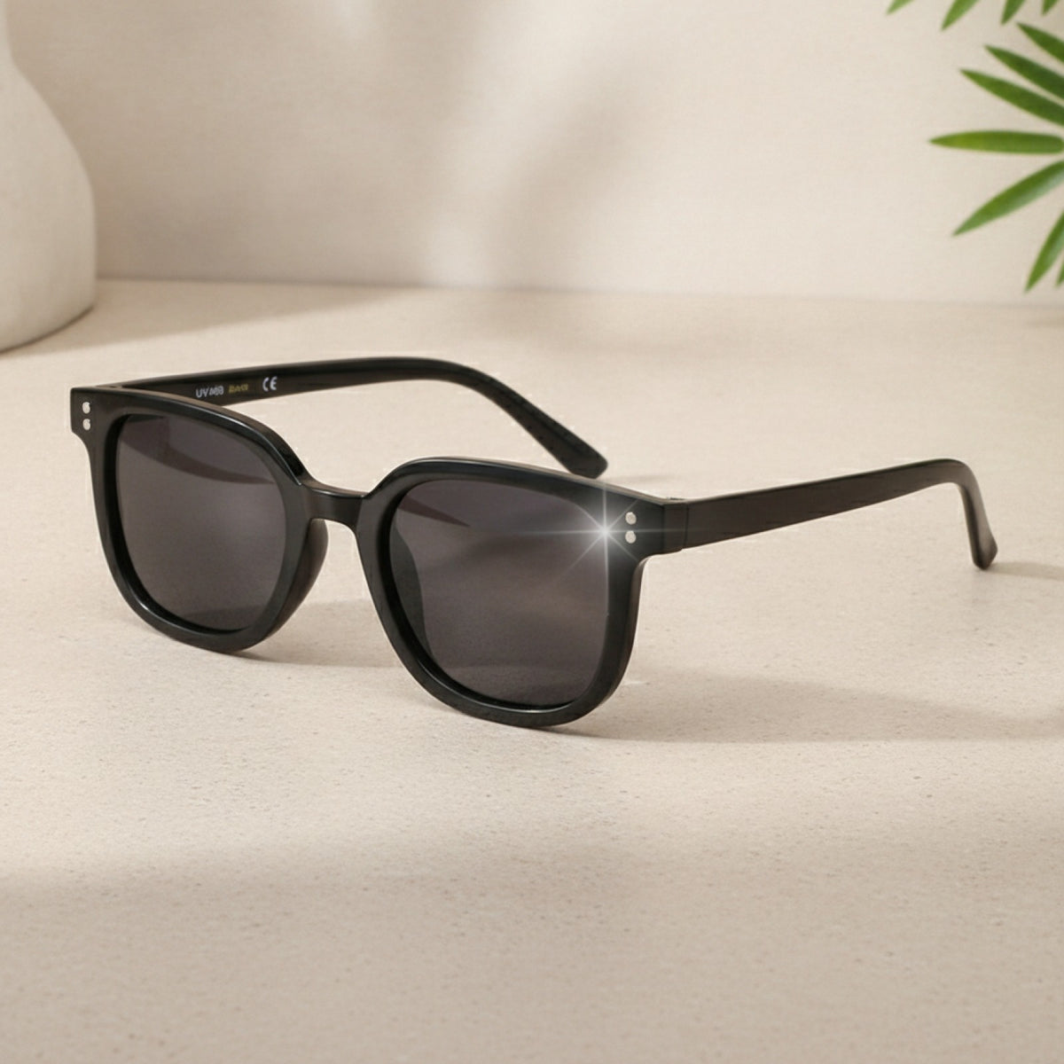 Lunettes de Soleil Carrées Enfant Protections Solaire - Tendance Idéal pour l'Extérieur - Noir Brillant